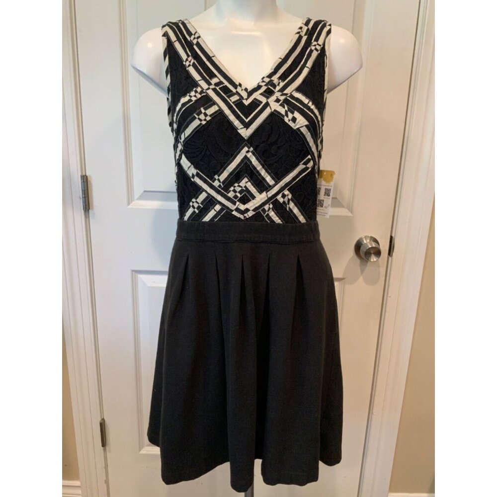 Postmark Black & Cream V-Neck Dress W/ Floral Lace Detail, Size 10